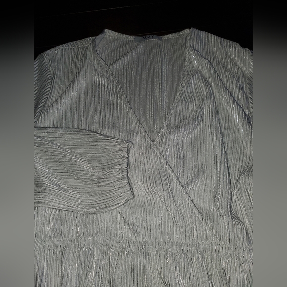 Suzy Shier White/Silver Satin Blouse - Picture 7 of 7
